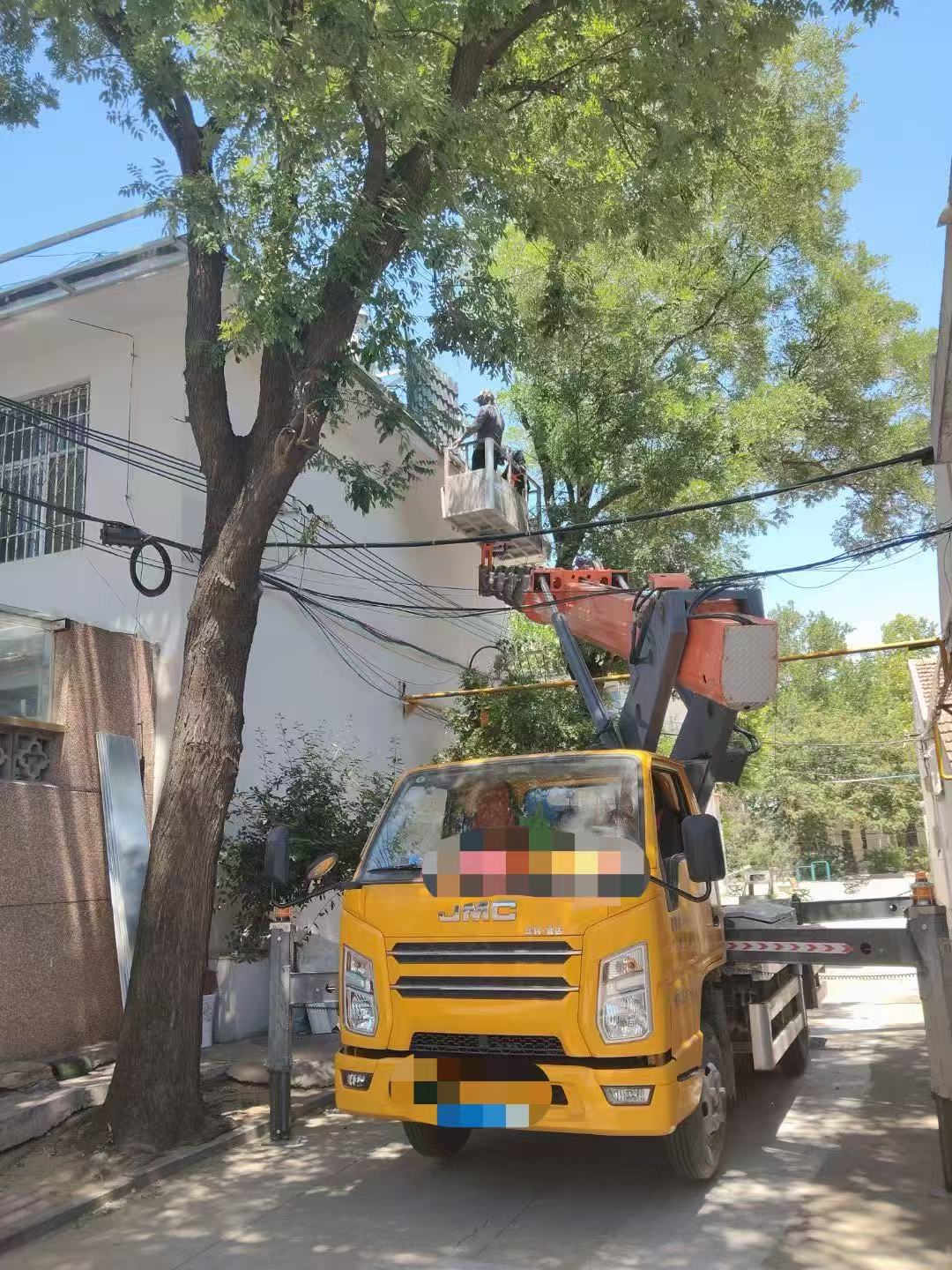 建始县高空作业车能吊装重物吗？最大承载多少公斤？