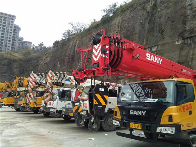 建始县吊车出租按什么计费？台班费、单次费、里程费怎么算？