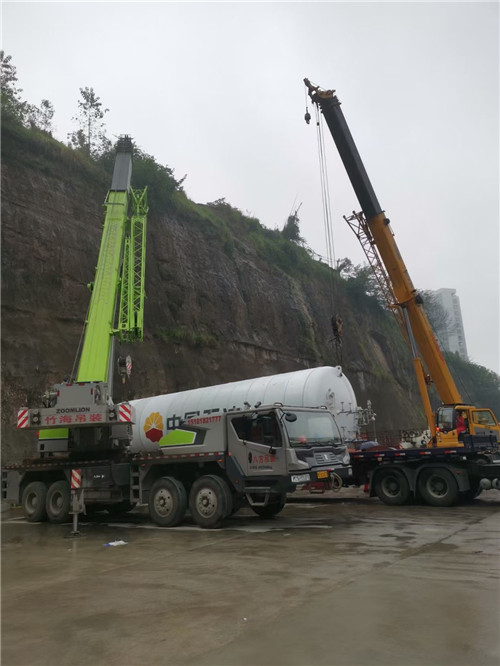 建始县“不怕风雨冻”—— 吊车的 “恶劣环境适应” 技术